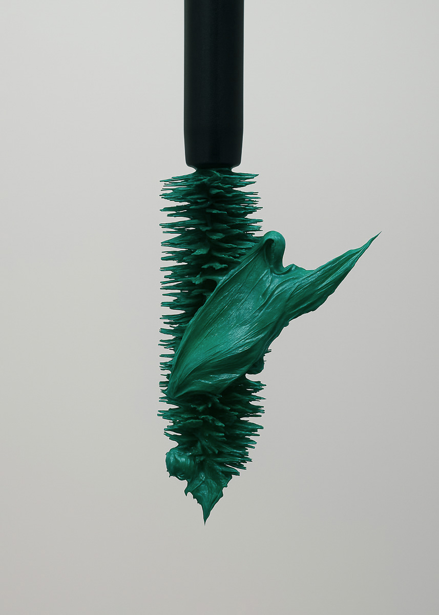 Πράσινη Μάσκαρα: Η Dua Lipa λανσάρει το απόλυτο summer trend