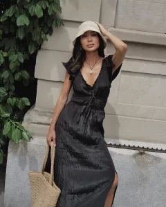 Η Επιστροφή του Smocking: Το Απόλυτο Textured Trend του Καλοκαιριού