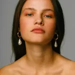 Glow-down is the New Glow-up: Η Αναγέννηση της “Clean-Girl” Αισθητικής